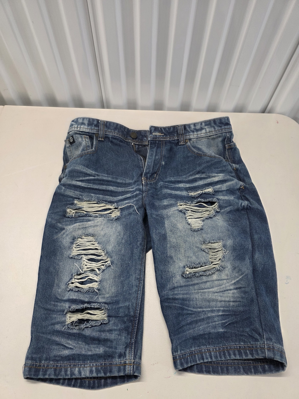 switch remarkable Distressed Denim shorts Men's Size 34x13.5